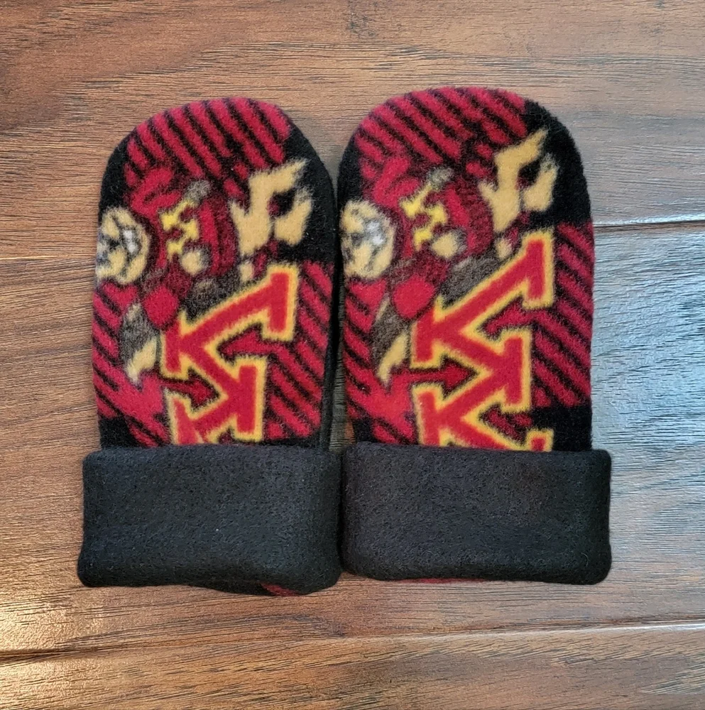 Minnesota Golden Gophers U of M Fleece Kids Mittens